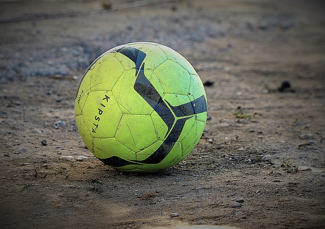 魔術隊的傷病潮真是太神奇了 大瓦直接告別賽季 班凱羅也在養傷中跌進了時間黑洞 小瓦也跟著受傷真是比慘比賽.